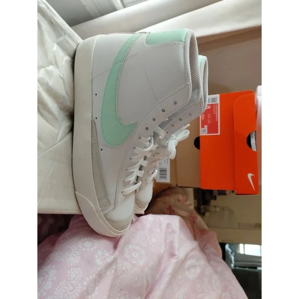 Kids' Blazer Mid '77 Sneaker 6